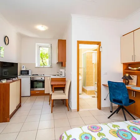 And Frane Apartment