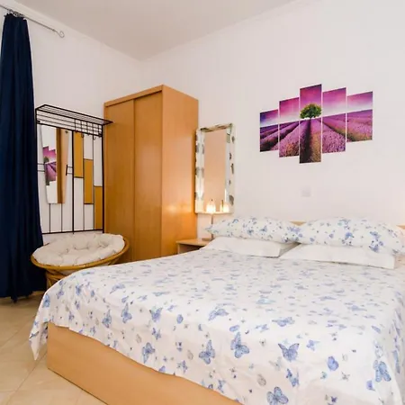 And Frane アパート *