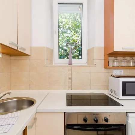 And Frane アパート